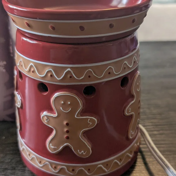 Retired Scentsy Gingerbread Full Size Warmer - Picture 2 of 7